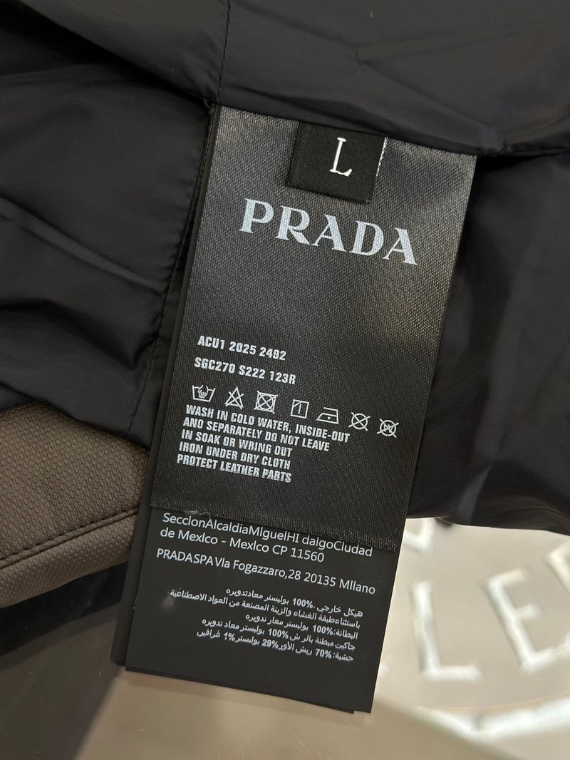 프라다 로고 스트라이프 후드 다운 재킷 - 알렉산더 왕 패딩 레플 참고 이미지
